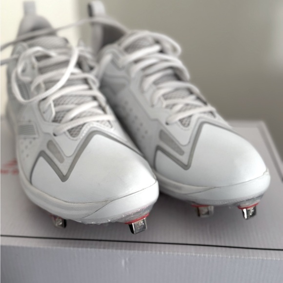 New Balance Women’s Metal Softball Cleats - Picture 1 of 8